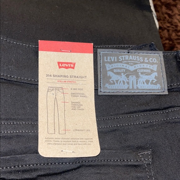 Levi's Women's Black Straight Leg Jeans - Picture 2 of 5